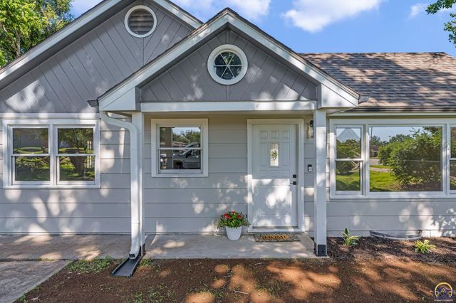 1900 SW Fairlawn RD, Topeka, KS 66604