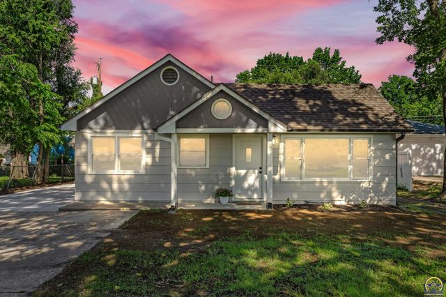 1900 SW Fairlawn RD, Topeka, KS 66604