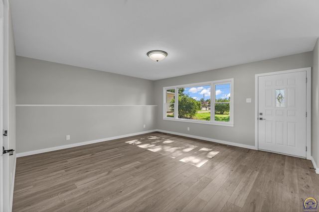 1900 SW Fairlawn RD, Topeka, KS 66604