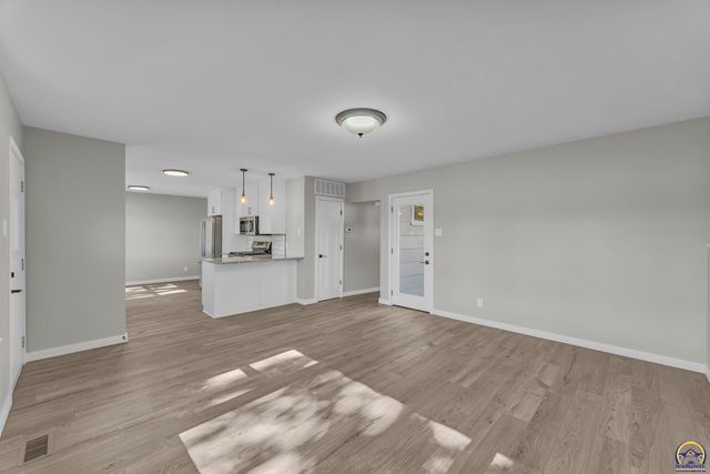 1900 SW Fairlawn RD, Topeka, KS 66604