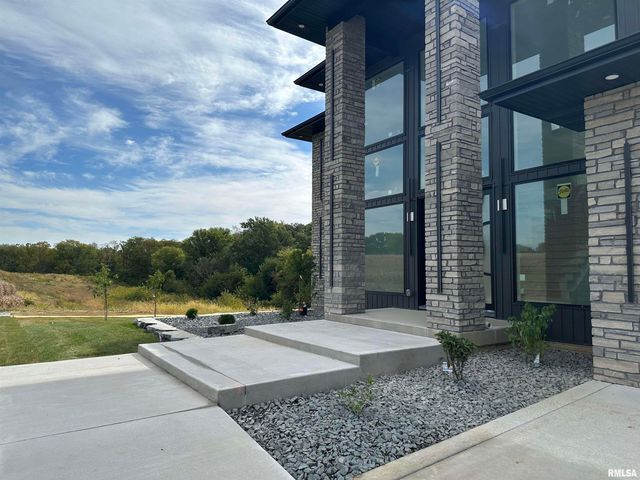 24029 185TH Street, Pleasant Valley, IA 52722