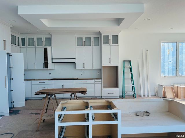 24029 185TH Street, Pleasant Valley, IA 52722