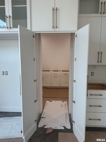 24029 185TH Street, Pleasant Valley, IA 52722