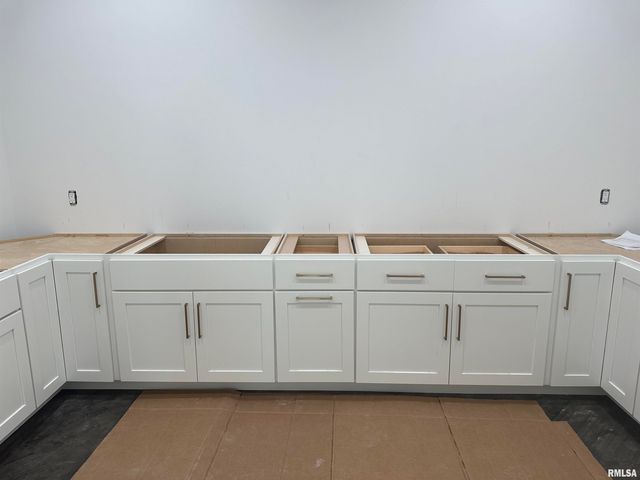 24029 185TH Street, Pleasant Valley, IA 52722