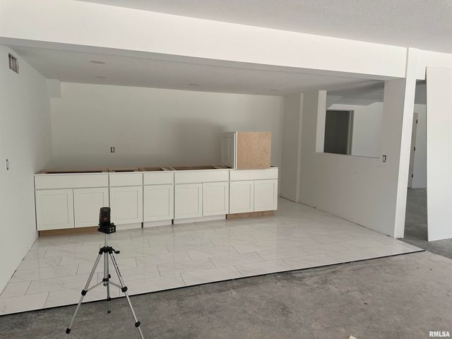 24029 185TH Street, Pleasant Valley, IA 52722