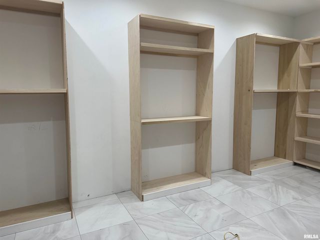 24029 185TH Street, Pleasant Valley, IA 52722