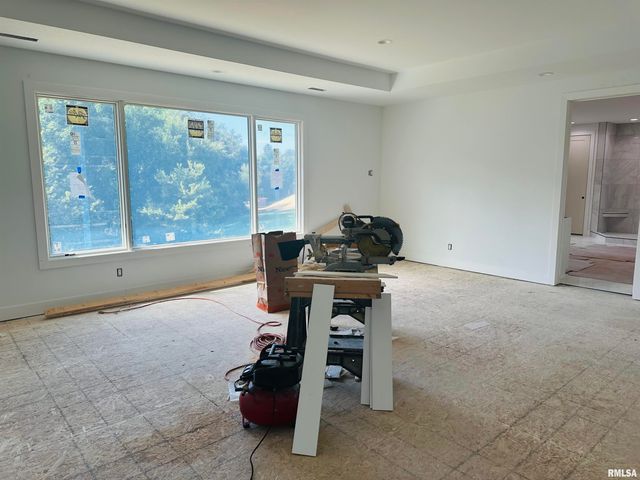 24029 185TH Street, Pleasant Valley, IA 52722