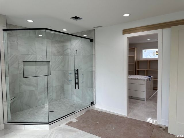 24029 185TH Street, Pleasant Valley, IA 52722