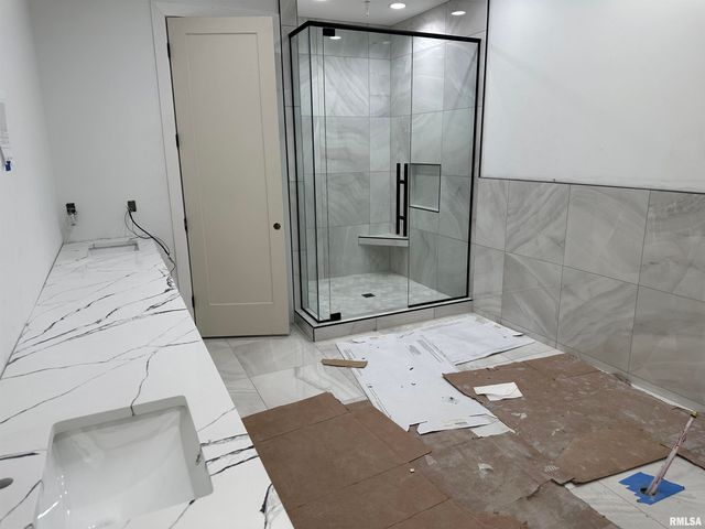 24029 185TH Street, Pleasant Valley, IA 52722