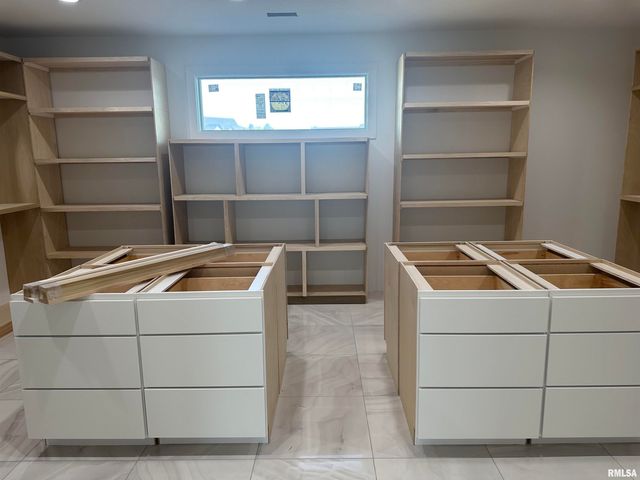 24029 185TH Street, Pleasant Valley, IA 52722