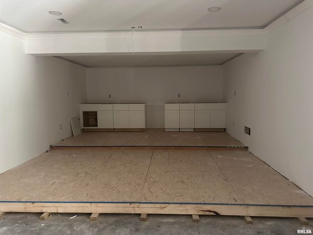 24029 185TH Street, Pleasant Valley, IA 52722