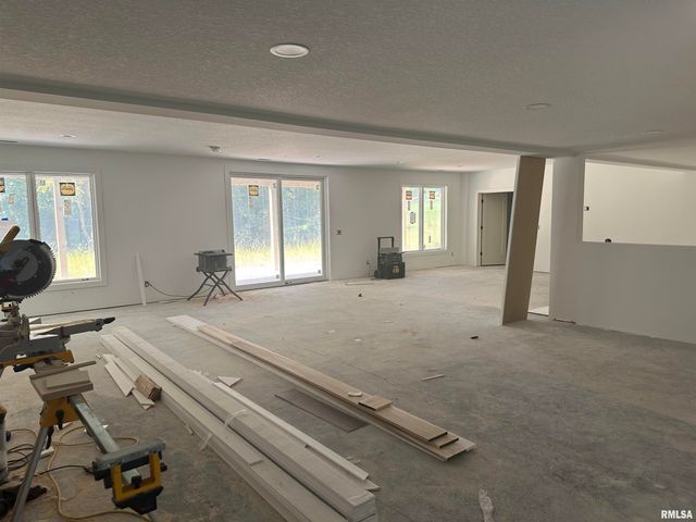 24029 185TH Street, Pleasant Valley, IA 52722