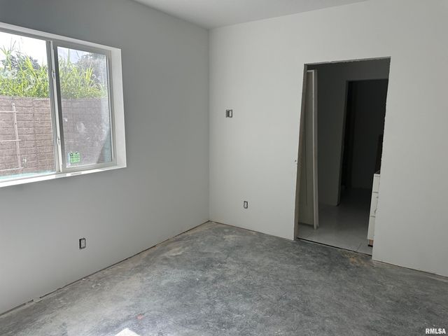 24029 185TH Street, Pleasant Valley, IA 52722