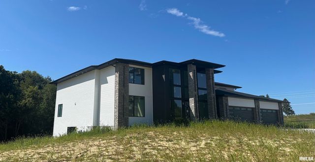 24029 185TH Street, Pleasant Valley, IA 52722