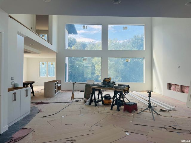 24029 185TH Street, Pleasant Valley, IA 52722