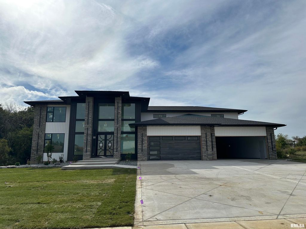 24029 185TH Street, Pleasant Valley, IA 52722