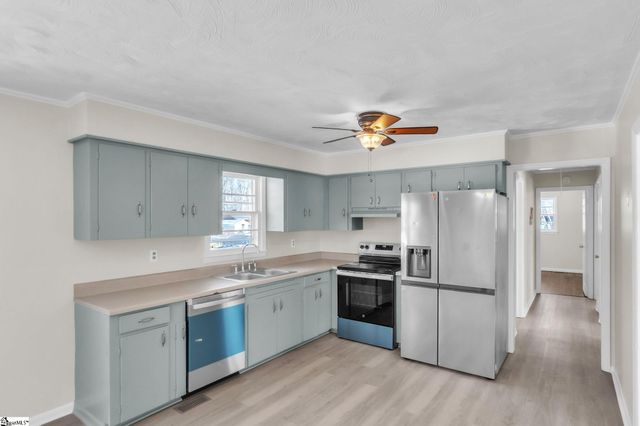 136 Crestview Drive, Cowpens, SC 29330