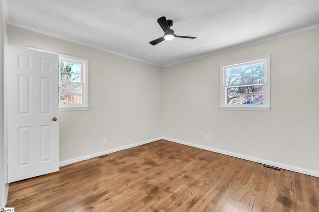 136 Crestview Drive, Cowpens, SC 29330