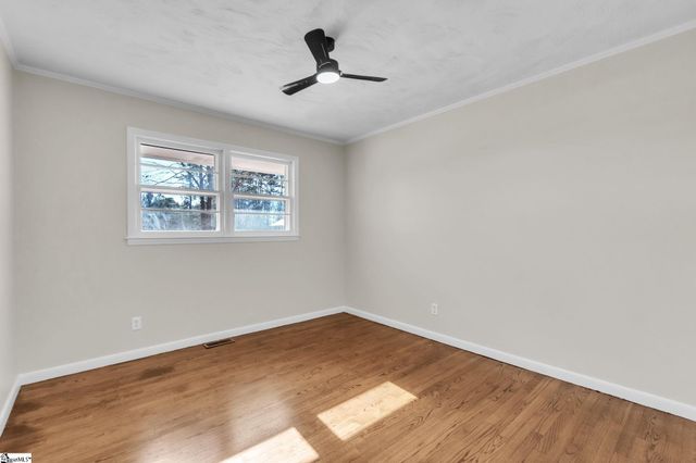 136 Crestview Drive, Cowpens, SC 29330