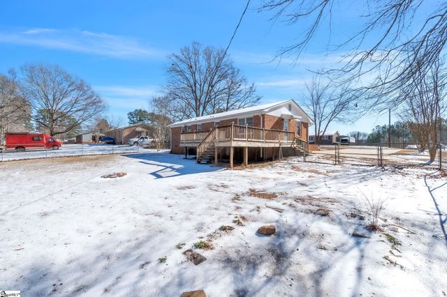 136 Crestview Drive, Cowpens, SC 29330