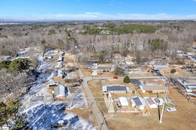 136 Crestview Drive, Cowpens, SC 29330