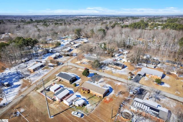 136 Crestview Drive, Cowpens, SC 29330