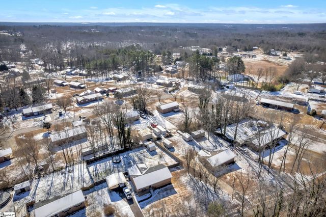 136 Crestview Drive, Cowpens, SC 29330