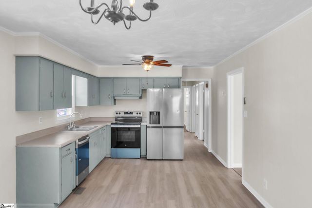 136 Crestview Drive, Cowpens, SC 29330