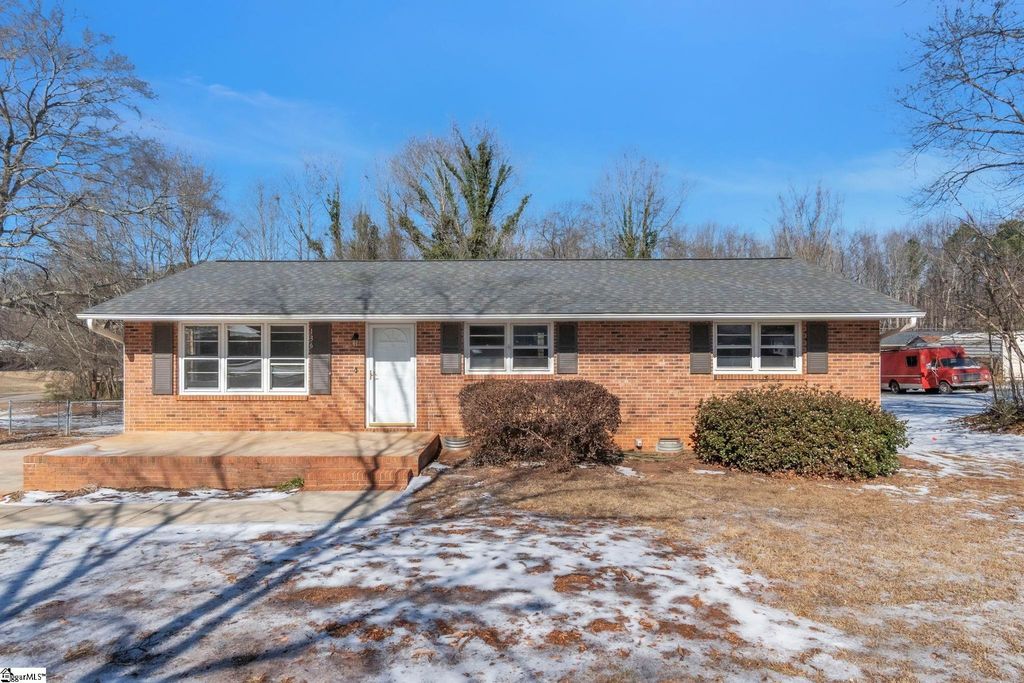 136 Crestview Drive, Cowpens, SC 29330