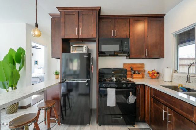 7078 High Cliff Trail, Tujunga, CA 91042