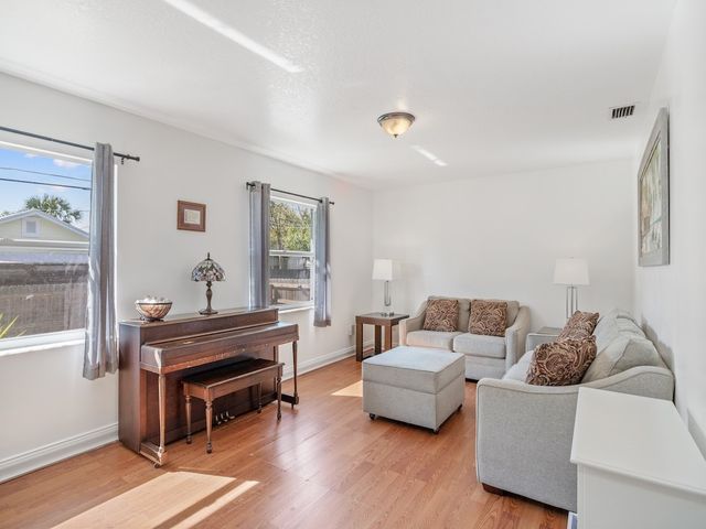 497 Alamanda Avenue, Sebastian, FL 32958