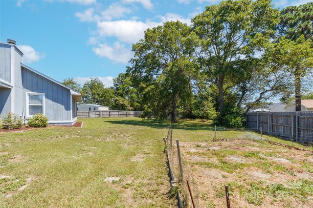 792 Algood Avenue, Hope Mills, NC 28348