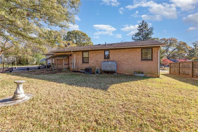 4013 Avera Avenue, Winston-salem, NC 27106