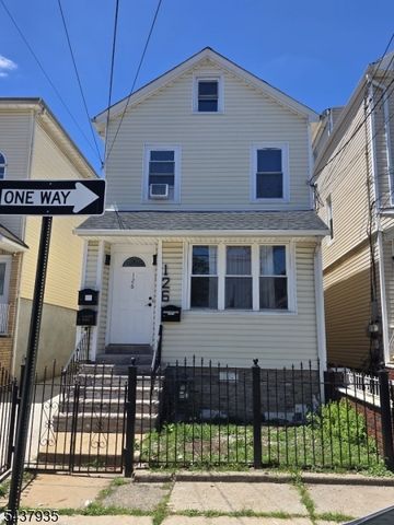 126 Smith St, Elizabeth City, NJ 07201