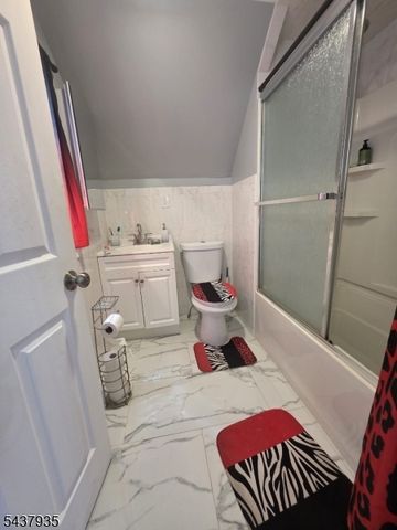 126 Smith St, Elizabeth City, NJ 07201