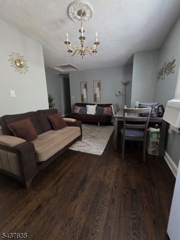 126 Smith St, Elizabeth City, NJ 07201