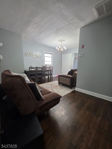 126 Smith St, Elizabeth City, NJ 07201