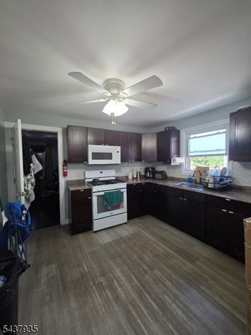 126 Smith St, Elizabeth City, NJ 07201