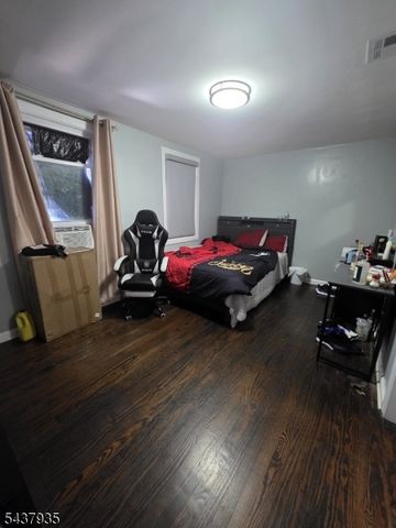 126 Smith St, Elizabeth City, NJ 07201