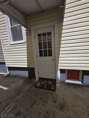 126 Smith St, Elizabeth City, NJ 07201