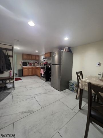 126 Smith St, Elizabeth City, NJ 07201