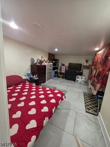 126 Smith St, Elizabeth City, NJ 07201