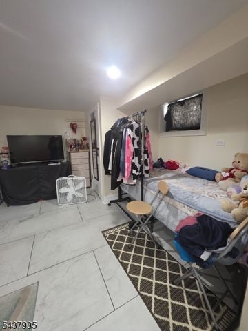 126 Smith St, Elizabeth City, NJ 07201