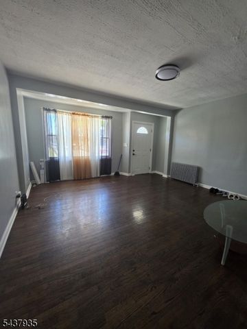 126 Smith St, Elizabeth City, NJ 07201