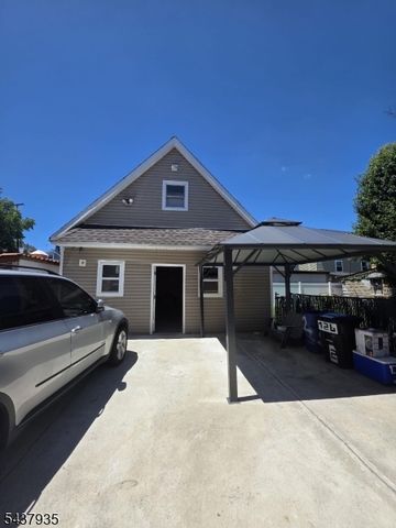 126 Smith St, Elizabeth City, NJ 07201
