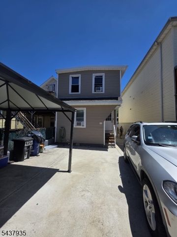 126 Smith St, Elizabeth City, NJ 07201