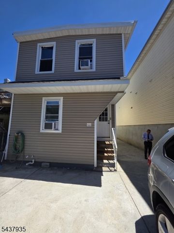 126 Smith St, Elizabeth City, NJ 07201