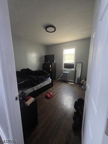 126 Smith St, Elizabeth City, NJ 07201