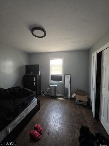 126 Smith St, Elizabeth City, NJ 07201