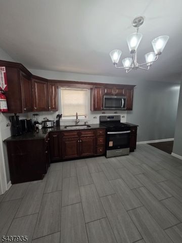 126 Smith St, Elizabeth City, NJ 07201